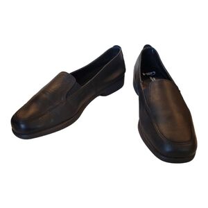 Hush Puppies 9.5  Black Leather Slip On  Loafer